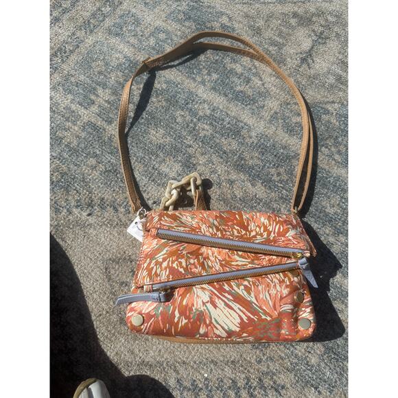 Hammitt Women's Garden Party Leather Dillon Reversible Crossbody Bag - Picture 3 of 13